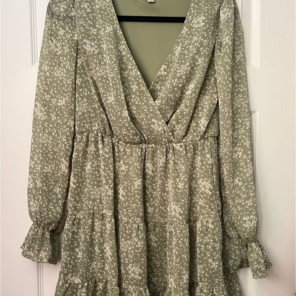 floral long sleeve green dress - size medium